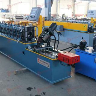 Máquina de perfiles en Ω